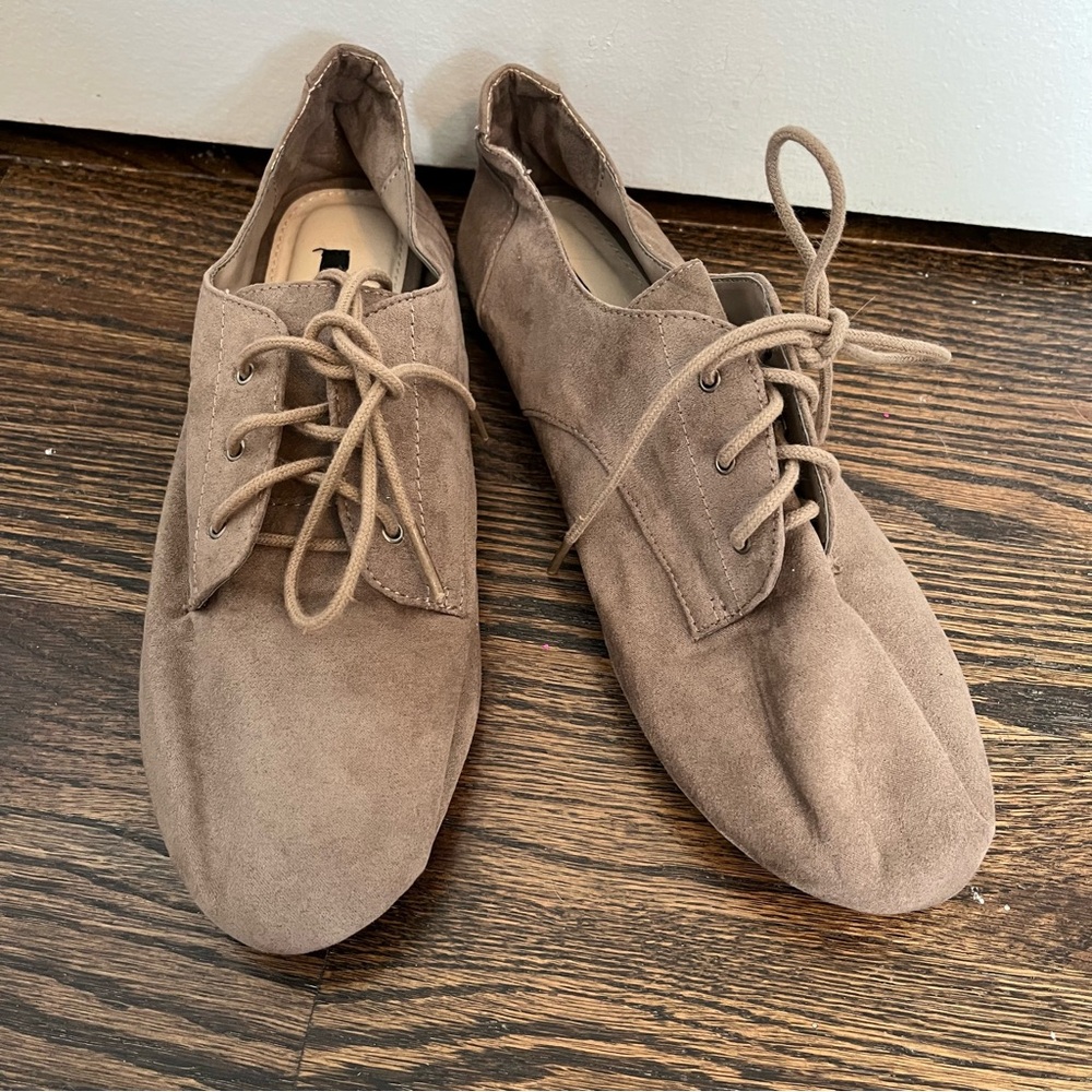 NEW! Forever 21 Tan Suede Lace-Up Oxford Shoes light brown